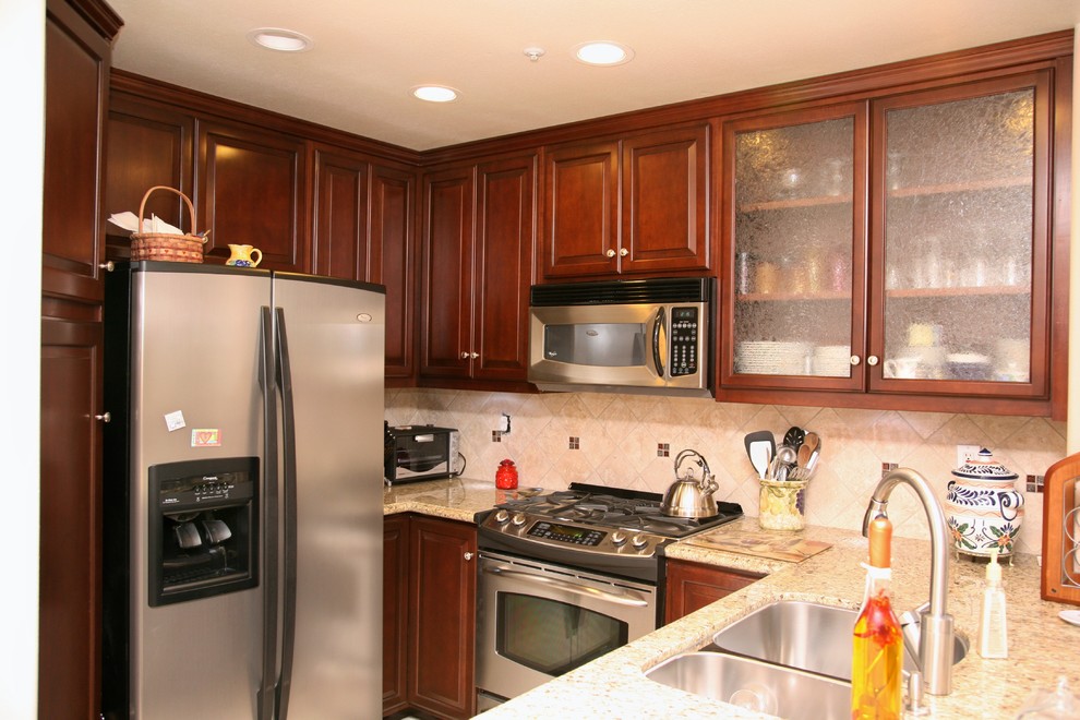 Example of a transitional kitchen design in Orange County