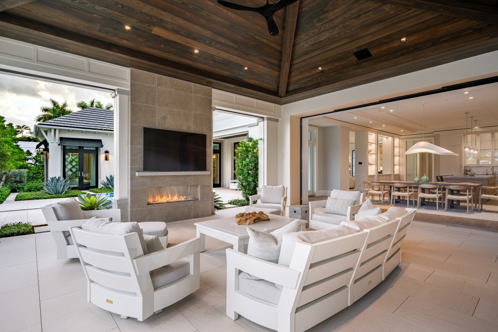 Example of a transitional patio design in Miami