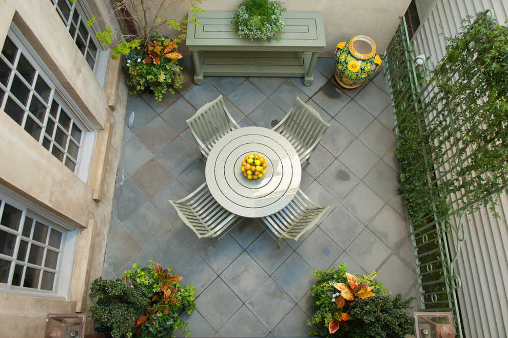 Inspiration for a contemporary patio in Charleston.