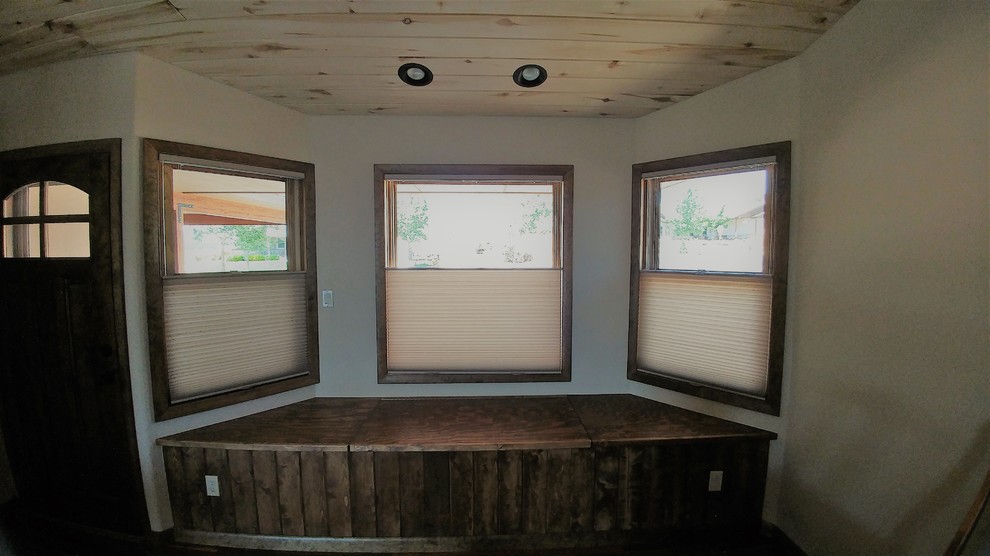 Example of a mountain style entryway design in Albuquerque