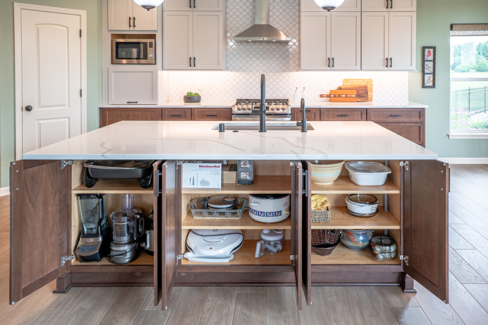 Inspiration for a transitional kitchen remodel in Milwaukee