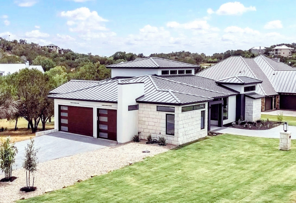 Hill Country Golf Course Contemporary