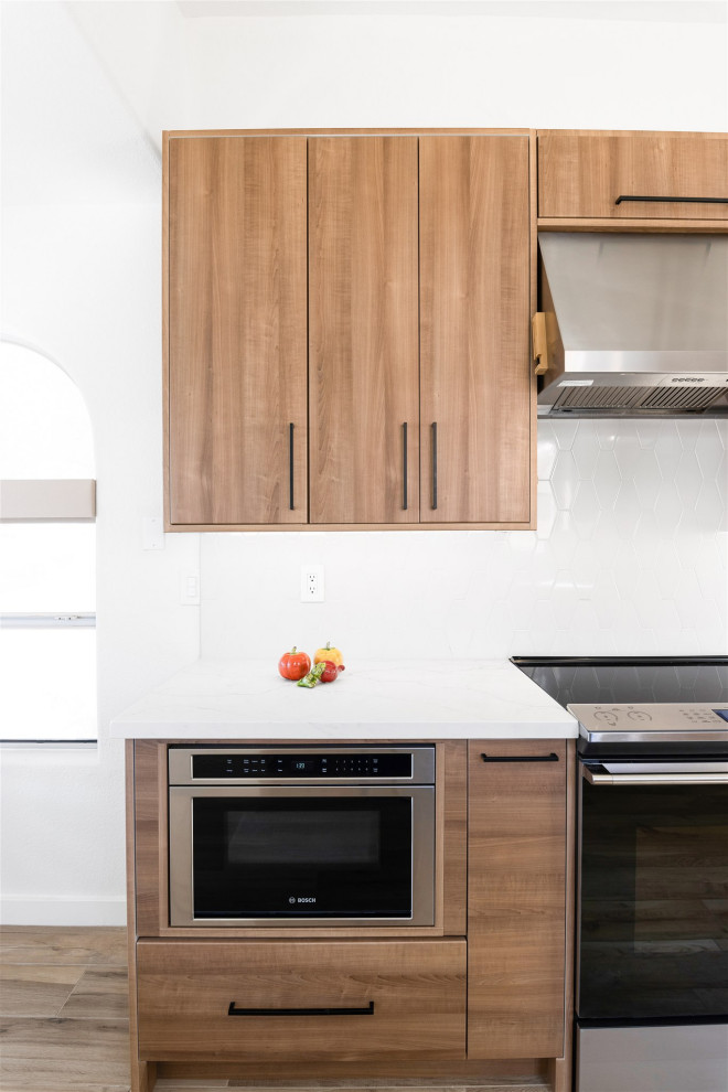 Mid-sized transitional home design photo in Phoenix