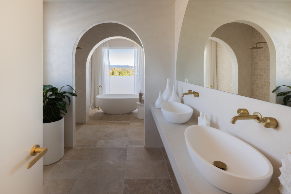 Design ideas for a mediterranean bathroom in Gold Coast - Tweed.
