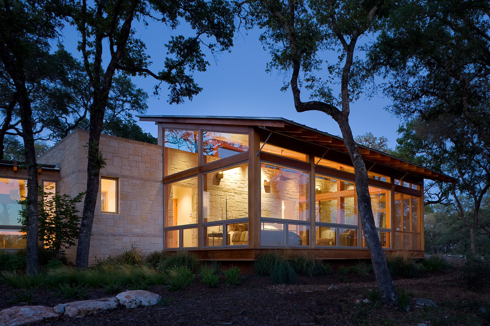 Inspiration for a contemporary one-storey exterior in Austin.