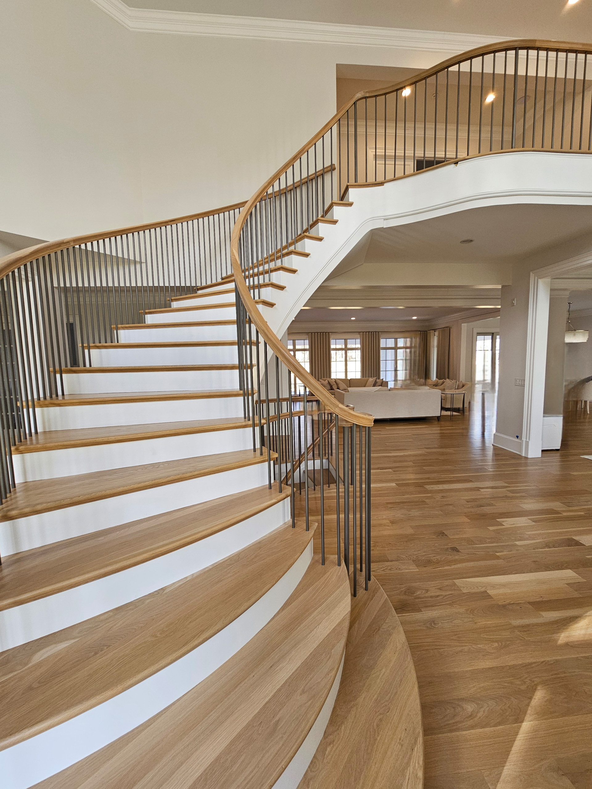 116_Elegant & Eye-catching Curved Staircase, Leesburg VA 20175