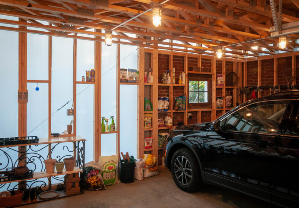 Design ideas for a small modern detached one-car garage in Richmond.