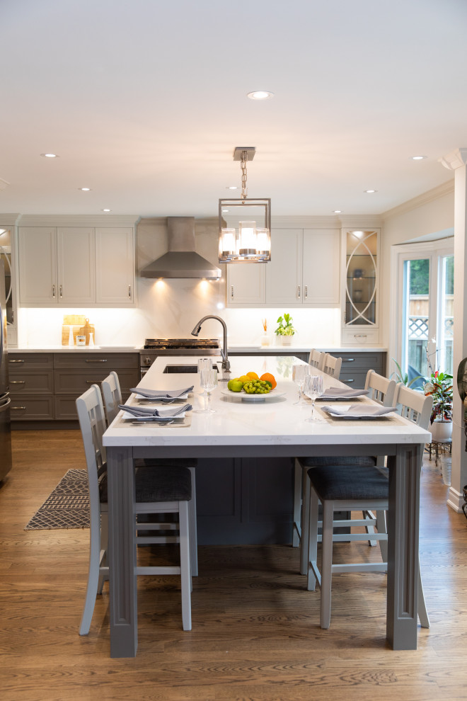 Transitional kitchen photo in Toronto