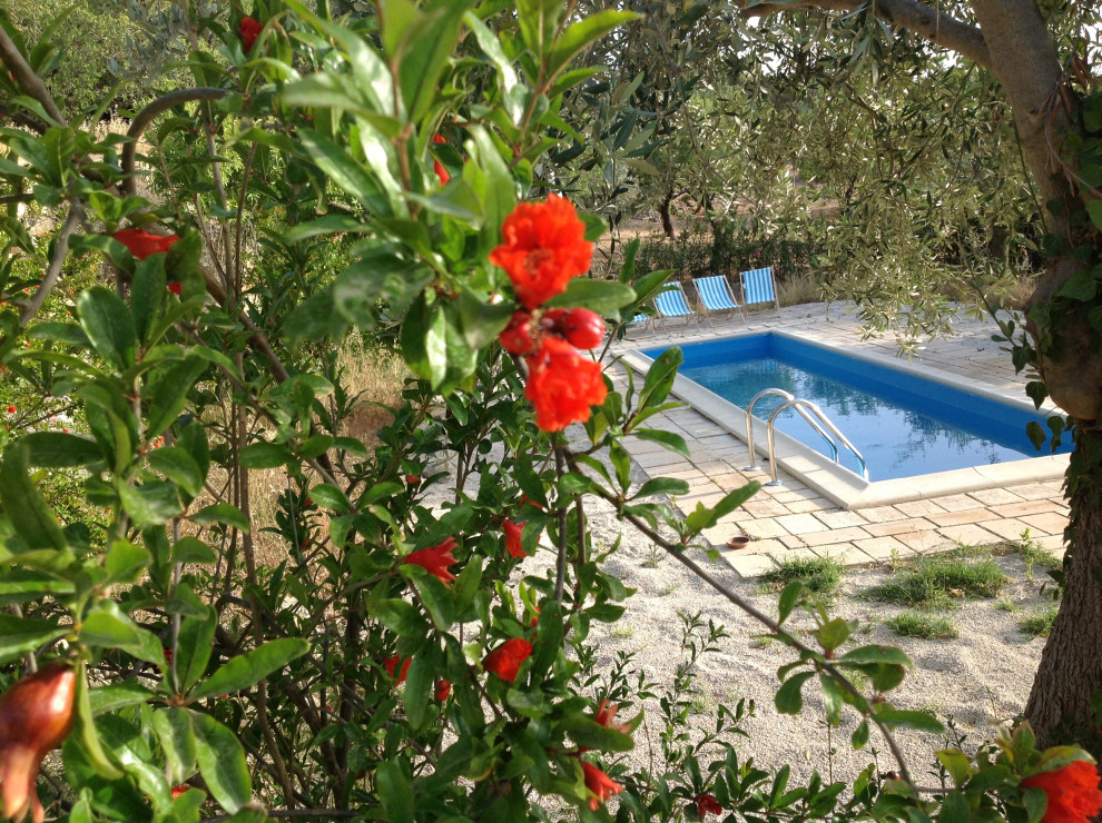 Nuova costruzione di una villa con giardino in Sicilia