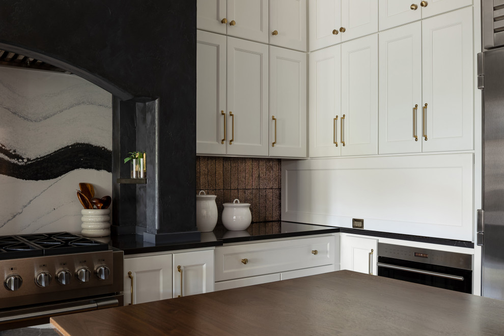 Transitional kitchen photo in Columbus