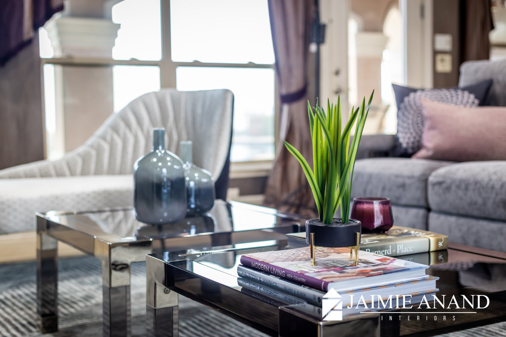 Inspiration for a transitional home design remodel in Austin
