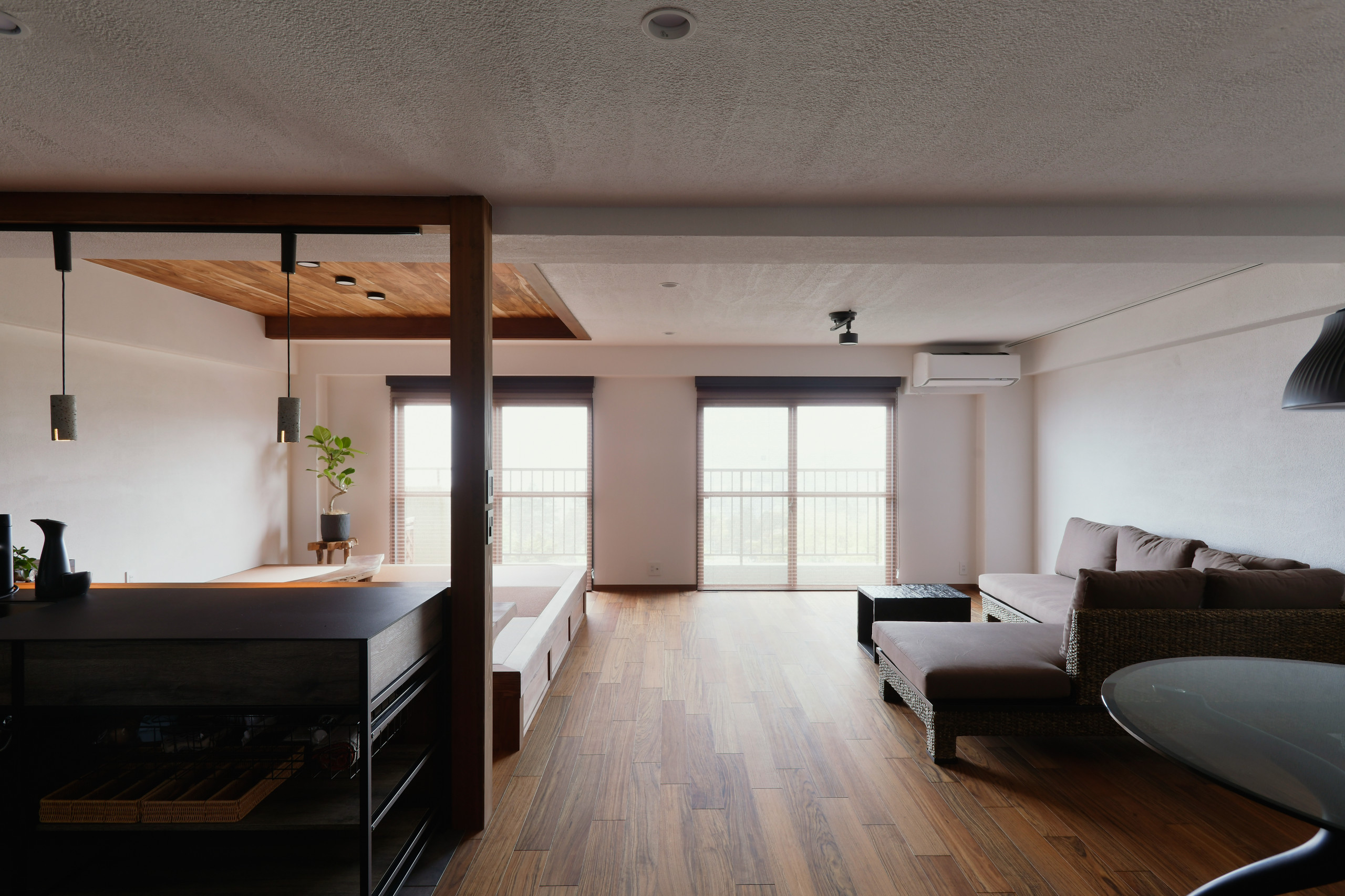 【広々リビング】天然木を贅沢に使ったマンションリノベーション