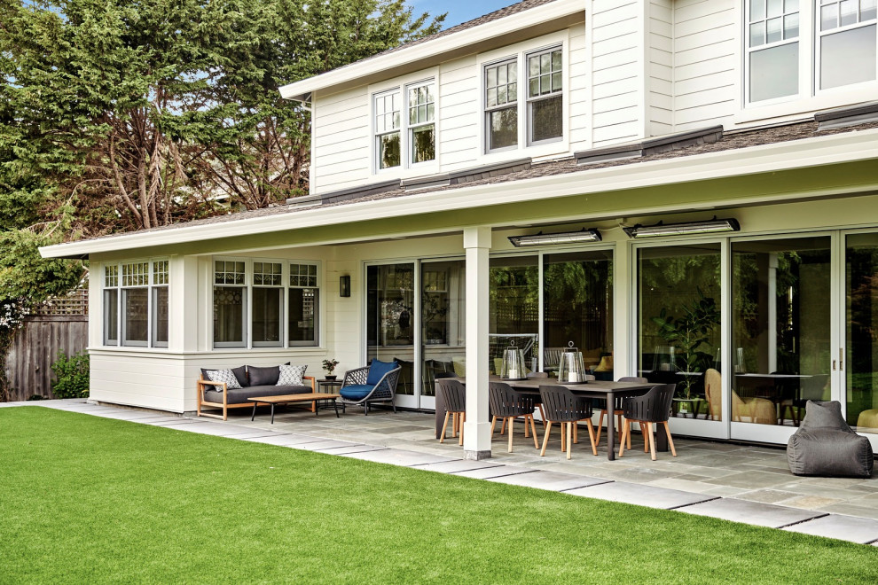 Example of a transitional home design design in San Francisco