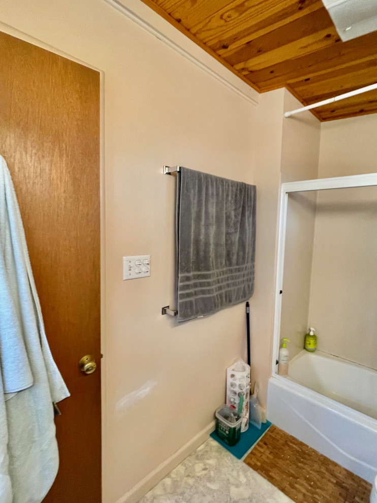 Stacked Tile Master Bathroom in El Cerrito