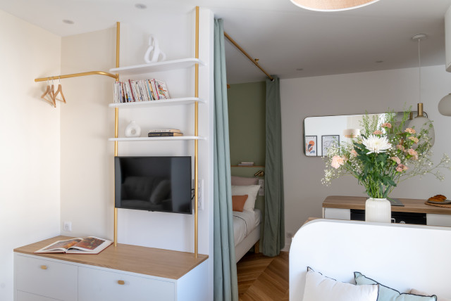 La pointe de l&rsquo;optimisation, 22m2 &agrave; Paris modern-vardagsrum