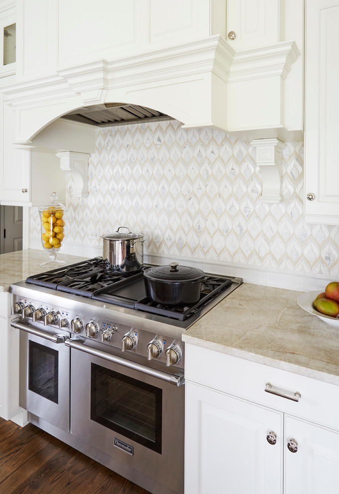 Inspiration for a transitional kitchen remodel in Chicago