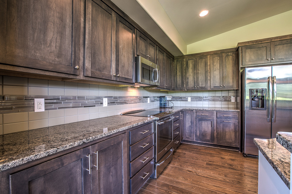 Example of a transitional home design design in Omaha
