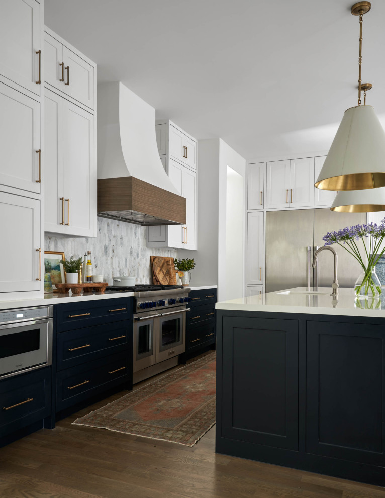 Kitchen - transitional kitchen idea in Dallas