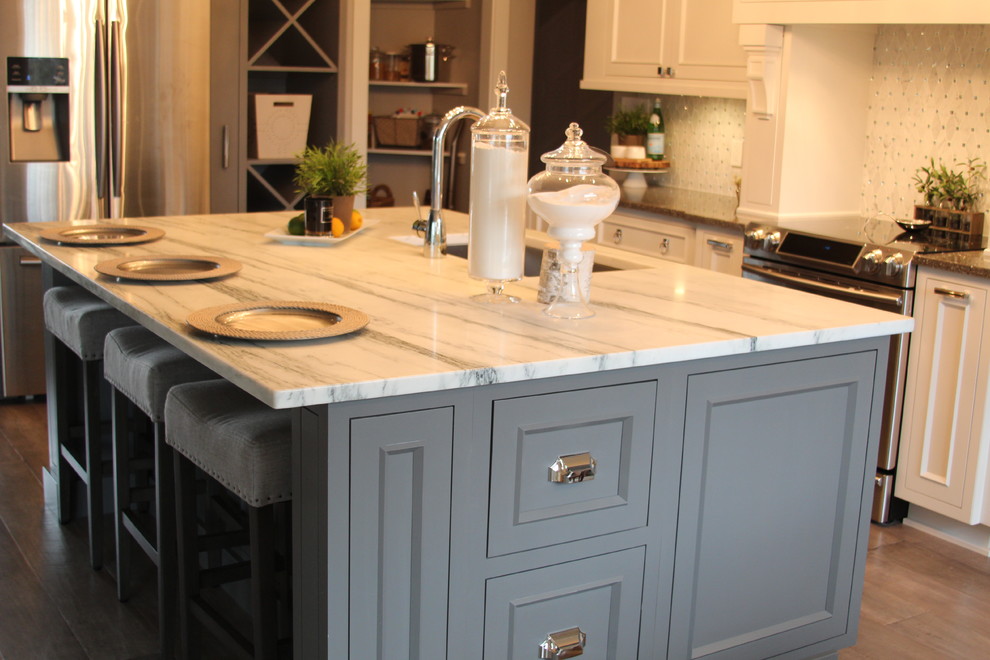 Example of a transitional kitchen design in Indianapolis