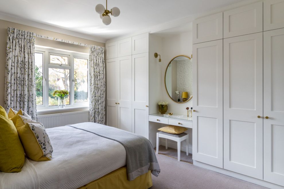 This is an example of a contemporary guest bedroom in London.