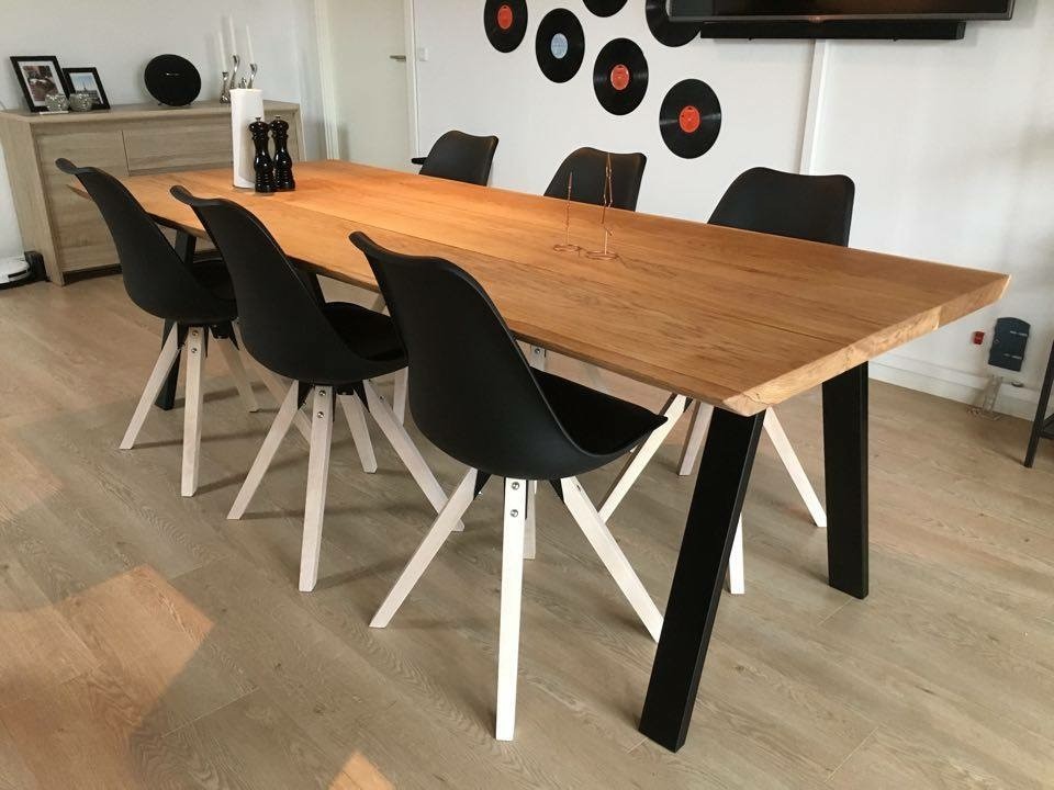 This is an example of a scandinavian dining room in Odense.