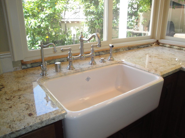 33 inch kitchen sink faucet placement