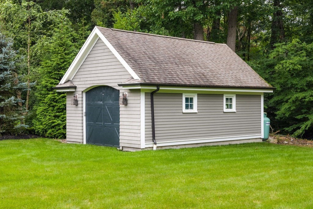 Detached Garage Space