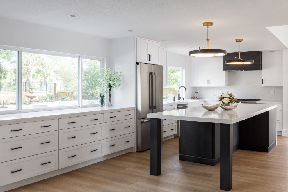 Transitional kitchen photo in Orange County