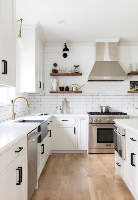 White Cabinet Black Pulls contemporaneo-cucina