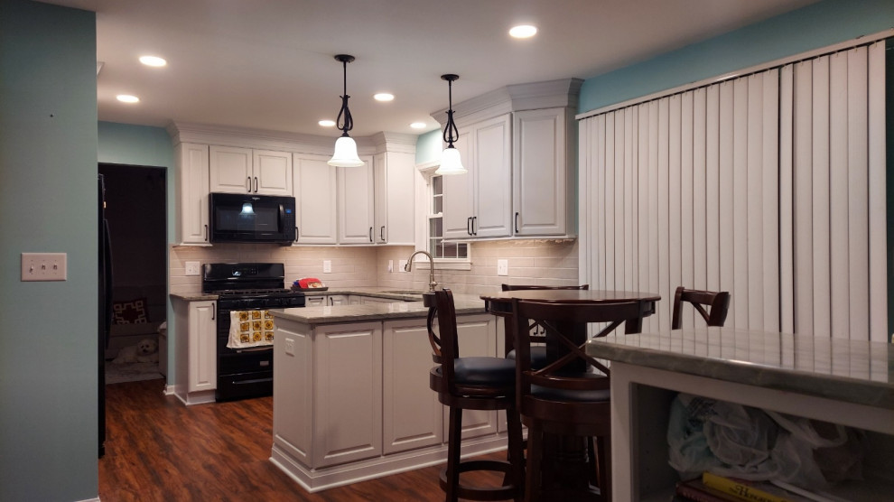 Gracefully Updated Traditional-Style Kitchen
