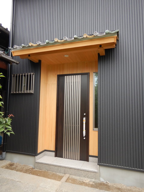 板倉造りの家 giapponese-ingresso