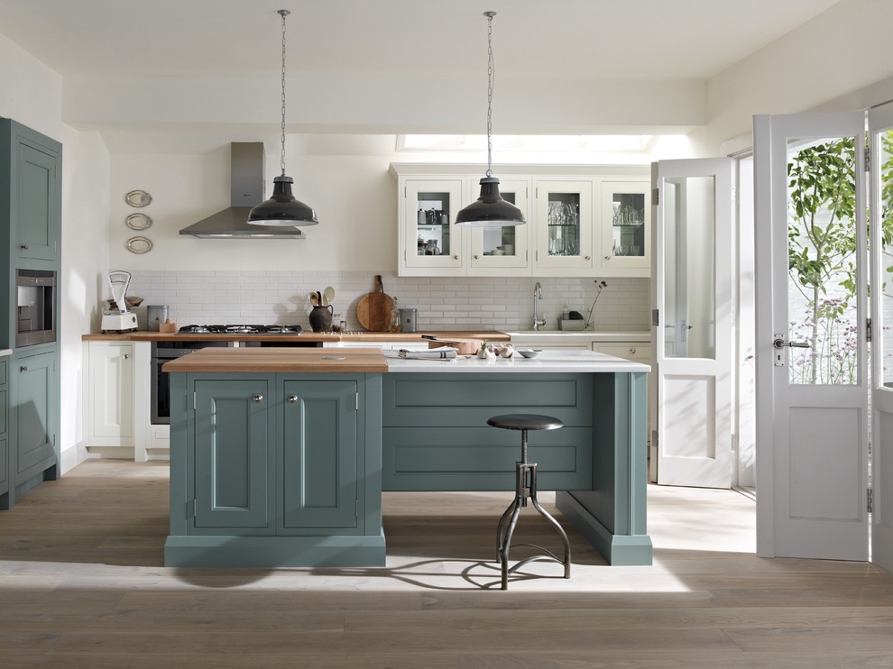 Example of a transitional kitchen design in DC Metro