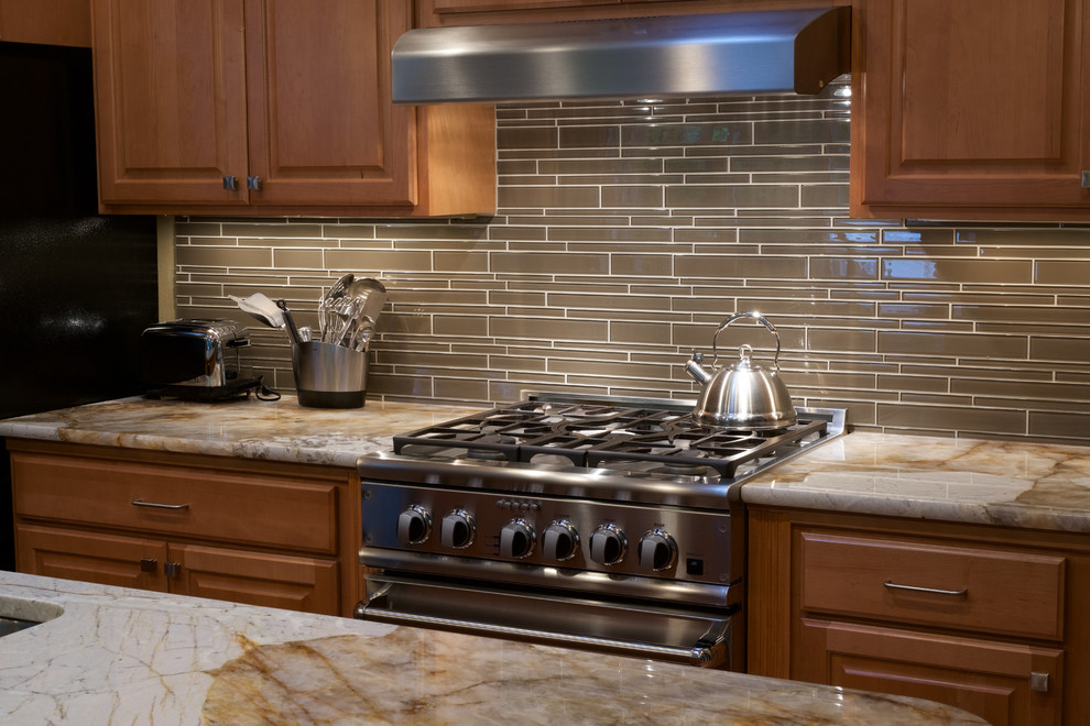 Kitchen - transitional kitchen idea in Seattle