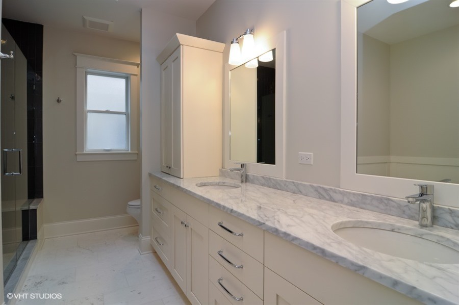 Transitional bathroom photo in Chicago