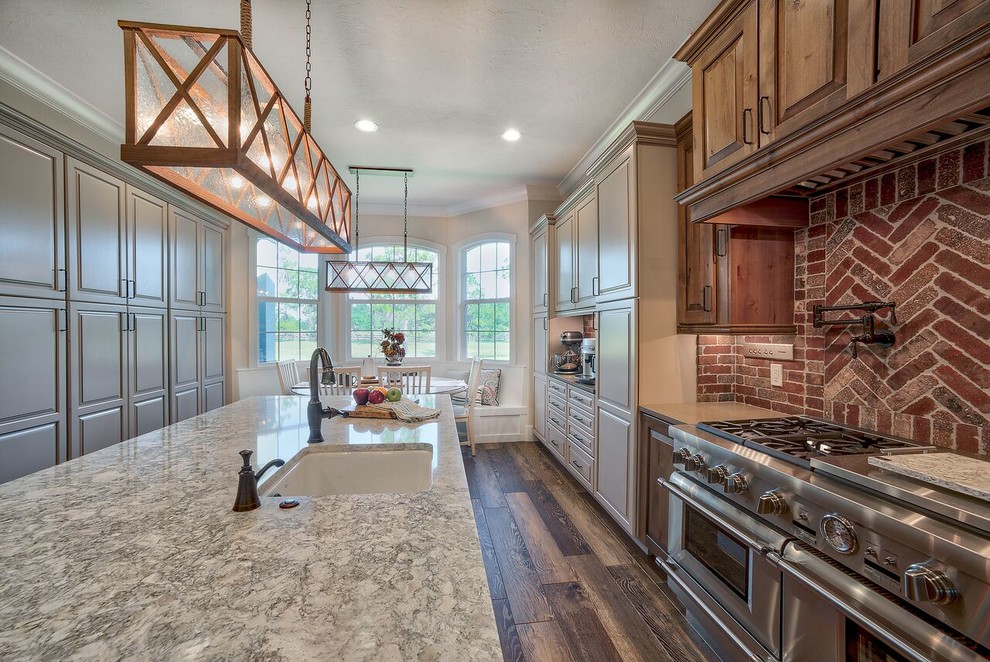 Design ideas for a country kitchen in Tampa.