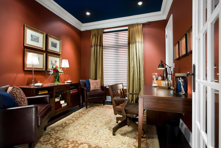 Example of a classic home office design in Toronto