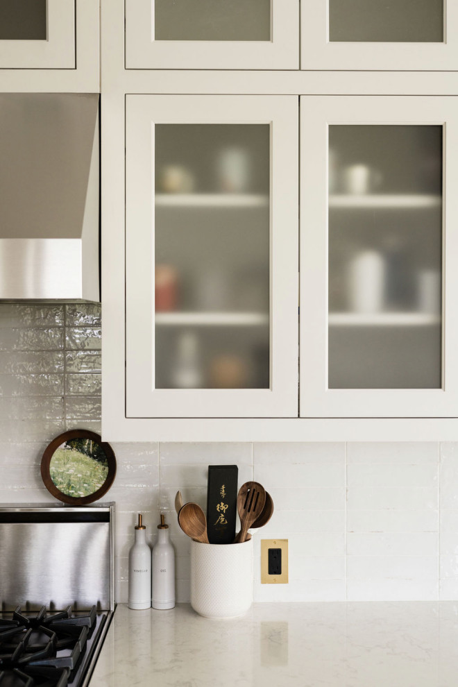 Transitional kitchen photo in Austin