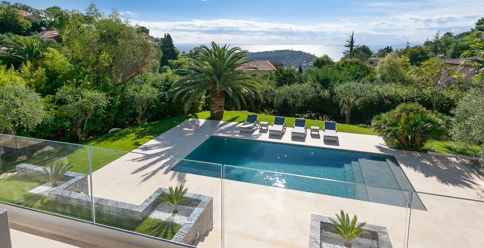 Inspiration for a large contemporary rectangular pool in Nice with concrete pavers.