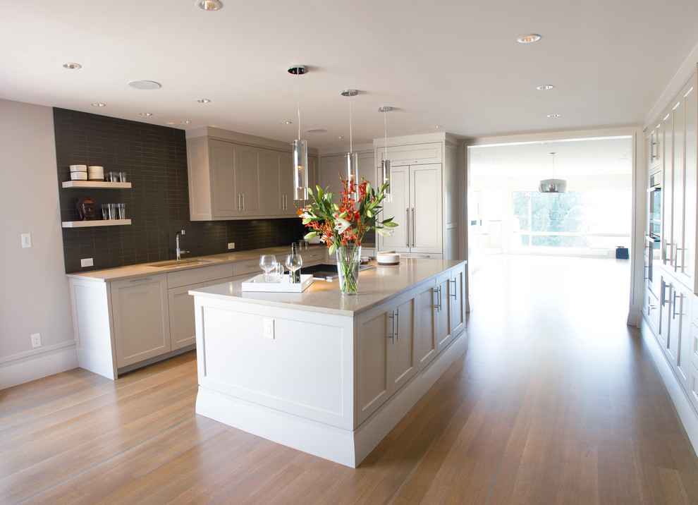 Transitional kitchen photo in Vancouver