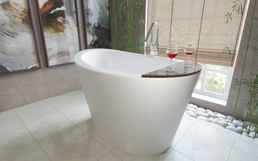Photo of a small asian master bathroom in Miami with a japanese tub.