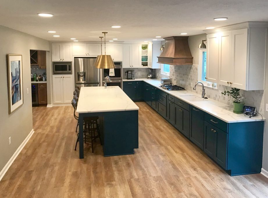 Transitional home design photo in Indianapolis