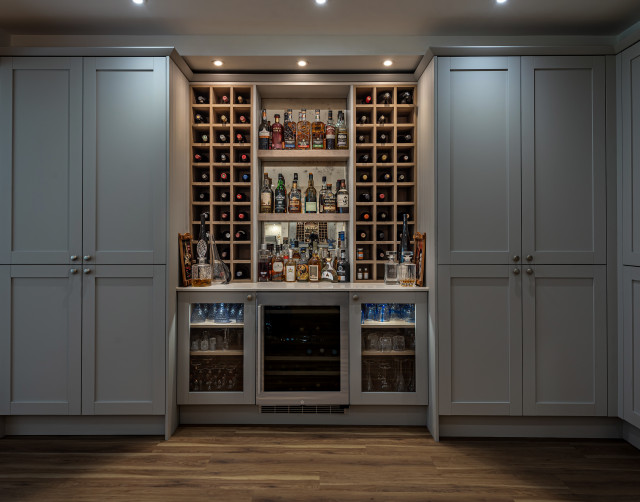 Classic Shaker Kitchen & Home Bar, Perfect for Entertaining Traditional Home Bar Berkshire