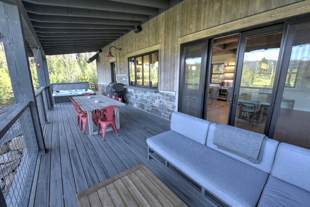 Mountain style deck photo in Denver