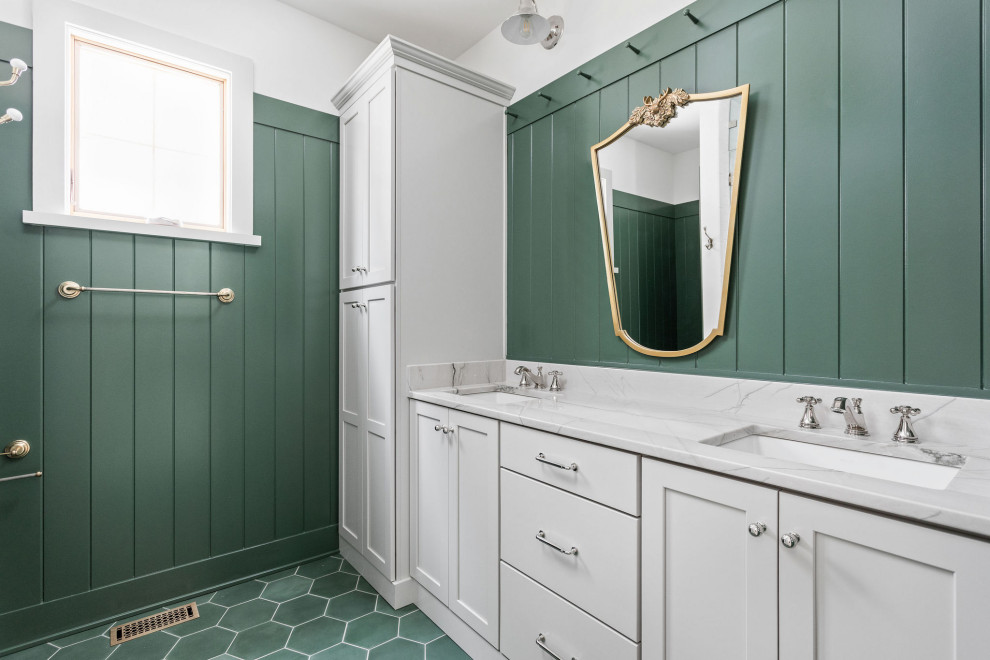 Esempio di una stanza da bagno american style con top in quarzite e top grigio