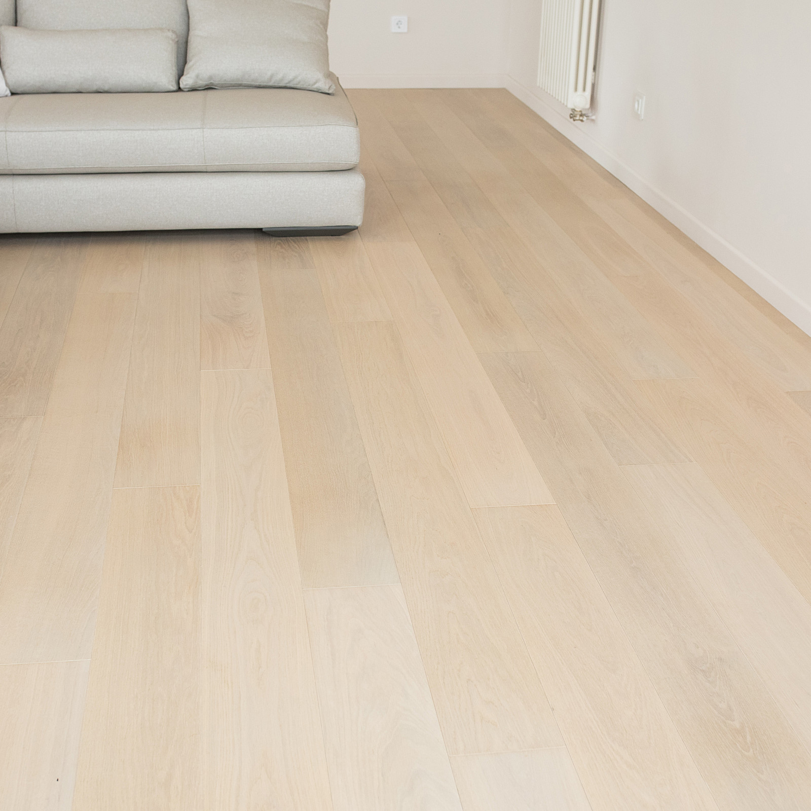 Инженерная доска, Дуб Селект 180 мм в частном доме "Цветы Башкирии"