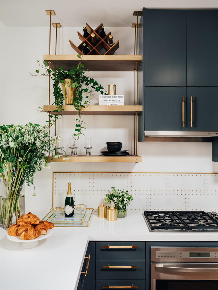 Modern l-shaped eat-in kitchen in San Francisco with an undermount sink, flat-panel cabinets, grey cabinets, quartz benchtops, white splashback, marble splashback, stainless steel appliances, medium hardwood floors and white benchtop.