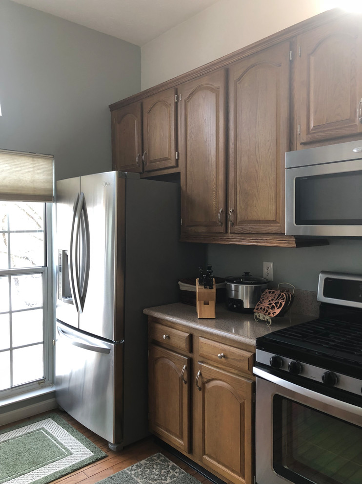 Transitional home design photo in Cincinnati