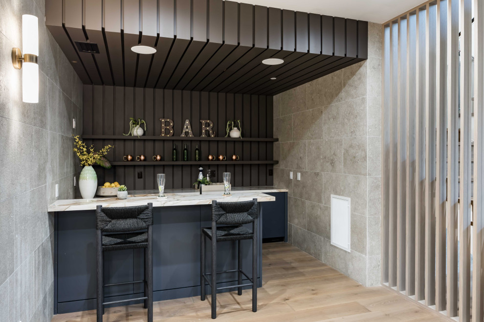 Home bar - contemporary home bar idea in San Francisco