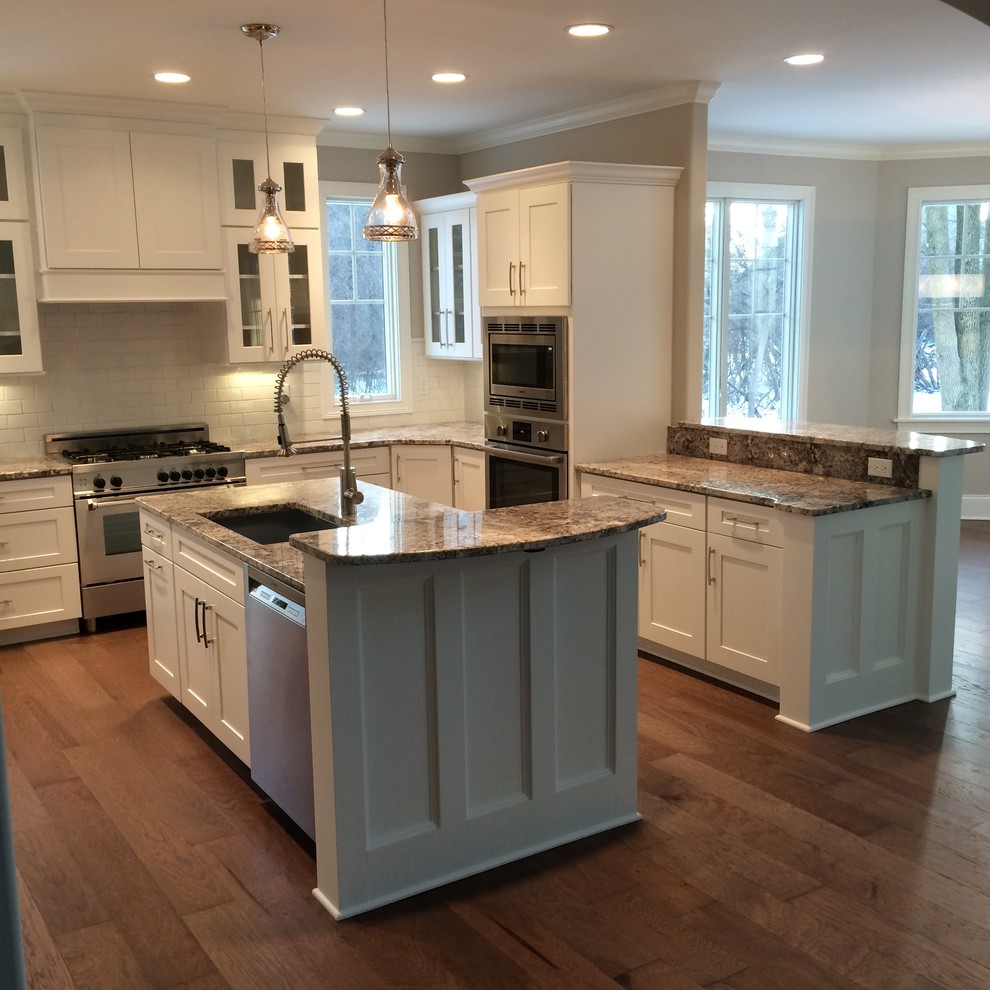 Kitchen - transitional kitchen idea in Indianapolis