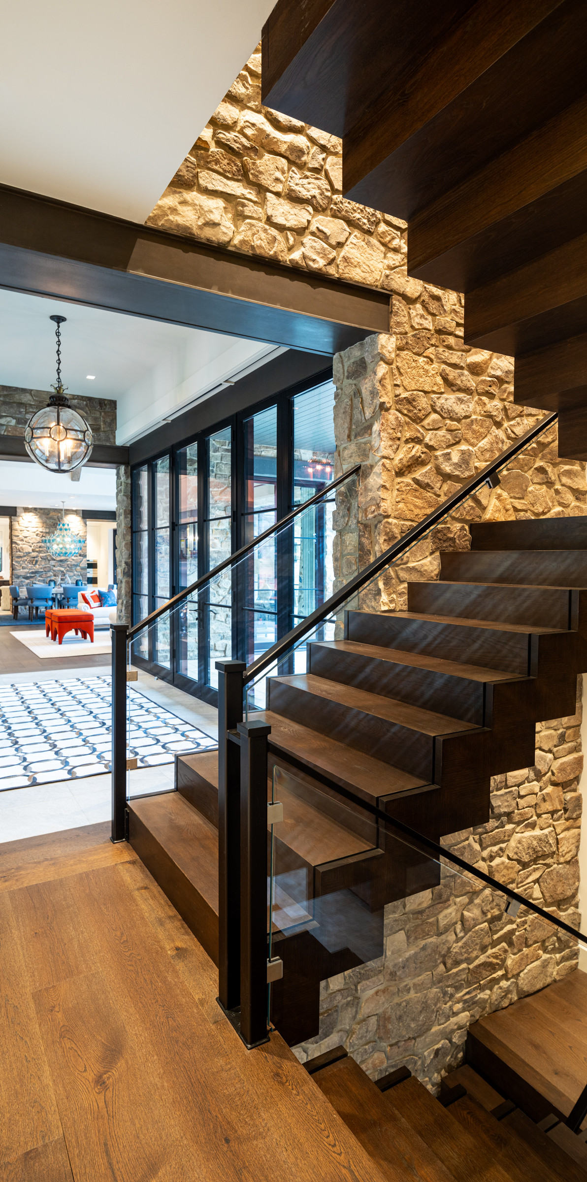 ガラスハウス 階段付き 中型 おしゃれなオープン階段 (ガラスフェンス) の画像 75選 - 2025 年 12月